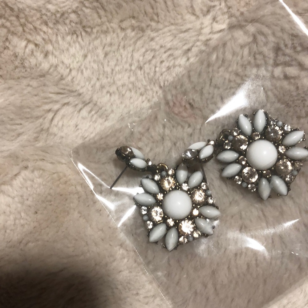 Francescas earrings ❤️ never worn! Next day ship - Picture 4 of 4